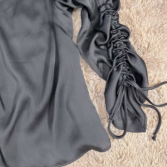 H&M Ruched Sleeve Top - Picture 4 of 7